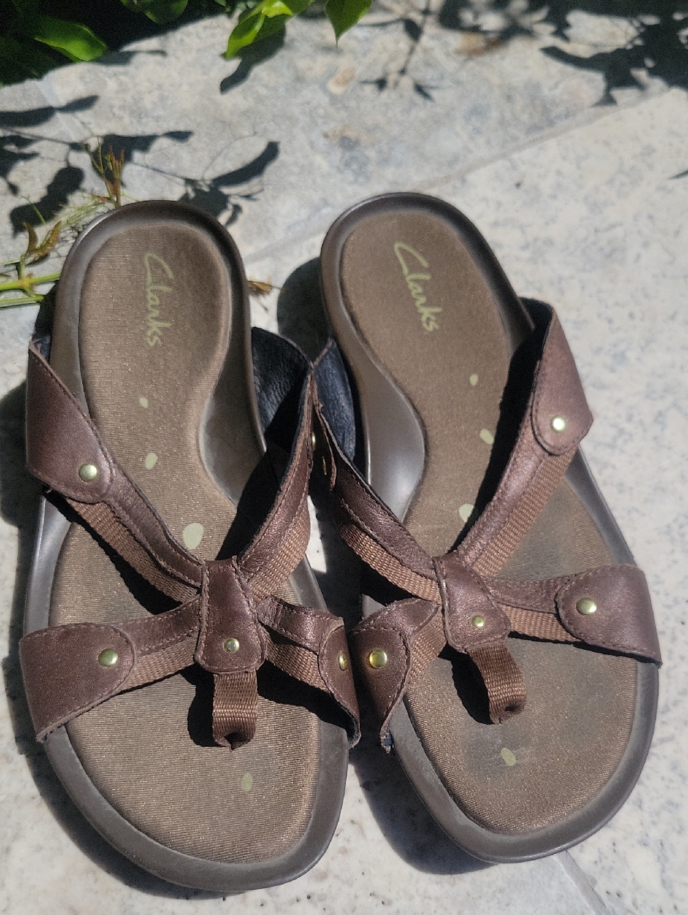 Clarks Brown Strappy Thong Sandals 8